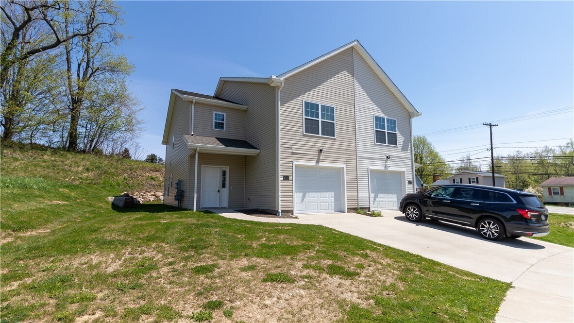Primary Photo - 4925 Grouse Hollow Drive
