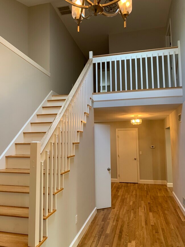 Building Photo - 28 Lantern Ln