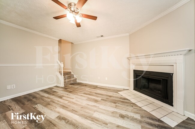 Foto del edificio - 350 Country Club Dr