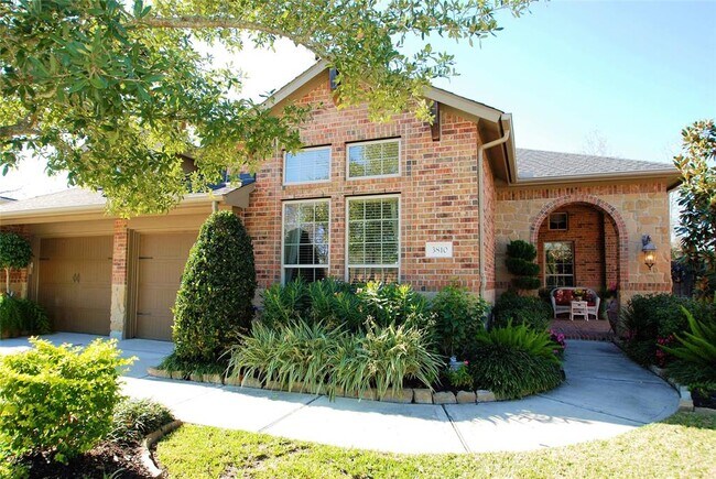Foto del edificio - 3810 Rose Grove Ln