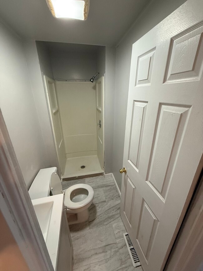 Building Photo - 11 Broadhead Ave