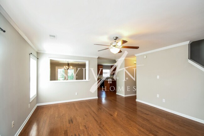 Building Photo - Sweet 3BR, 2.5BA home ready for new reside...