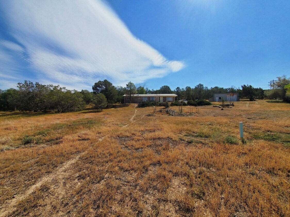 Foto principal - Coming Soon 5 Acres 3 bed 2 bath home with...