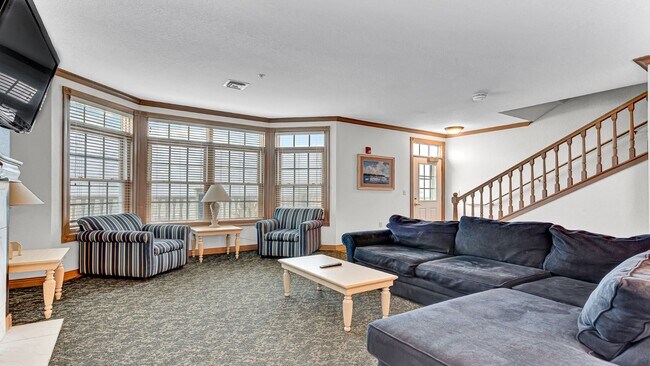 Building Photo - 843 Beachfront Dr
