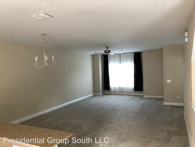 Building Photo - 215 Maplebrook Dr