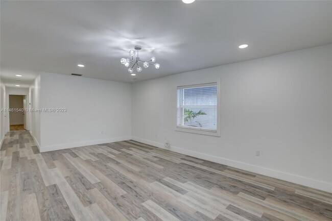 Building Photo - 951 SW 16th Pl