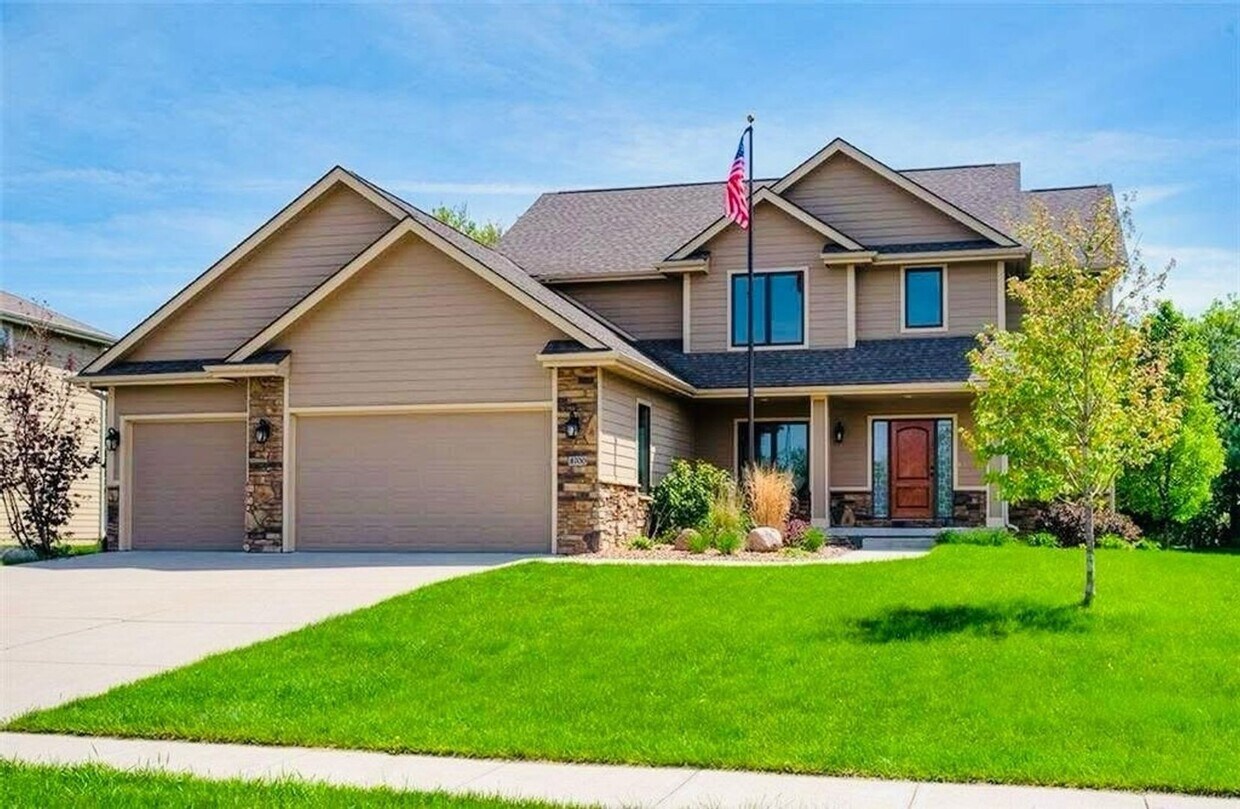 Primary Photo - Spacious 5BR House in Johnston