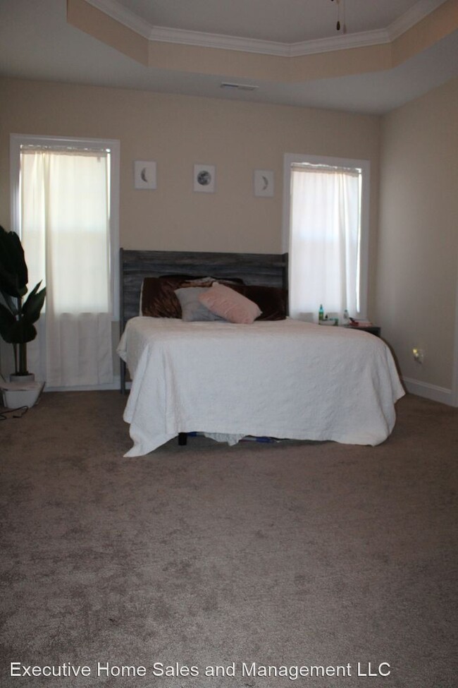 Building Photo - 3 br, 2 bath House - 301 Joyland Drive
