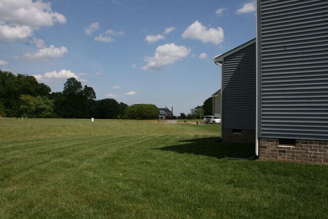 Foto del edificio - Large 4 bedroom home