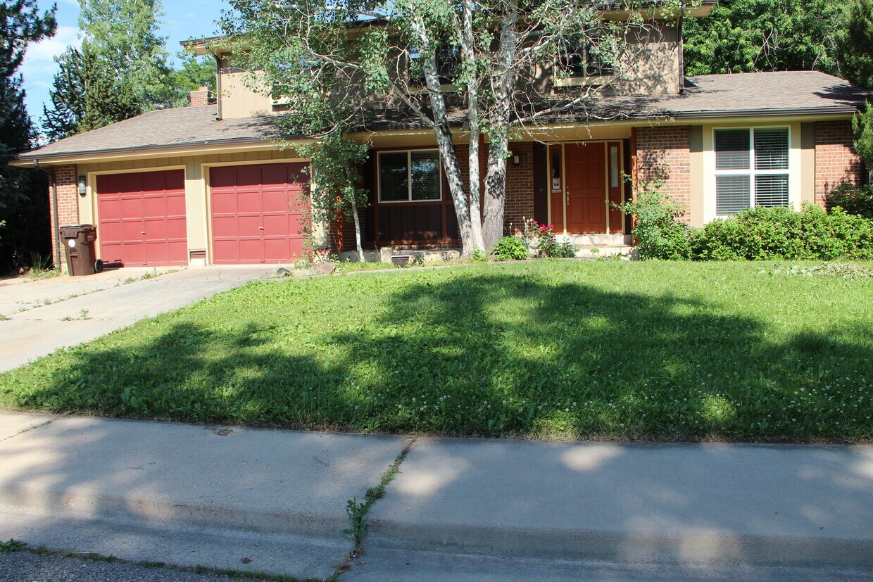 Primary Photo - Spacious 5 bed, 2.5 bath in the Heatherwoo...