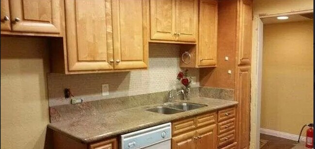 Foto del edificio - 3640 Sumner Ave