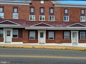 Building Photo - 307 E Main St