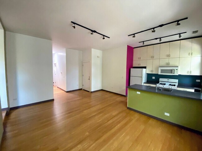 Foto del edificio - 842 N Wolcott Ave