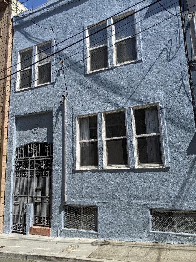 Front of Building - 36 Auburn St