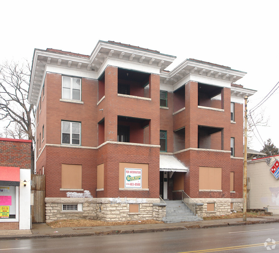 Building Photo - 210-212 W 39th St