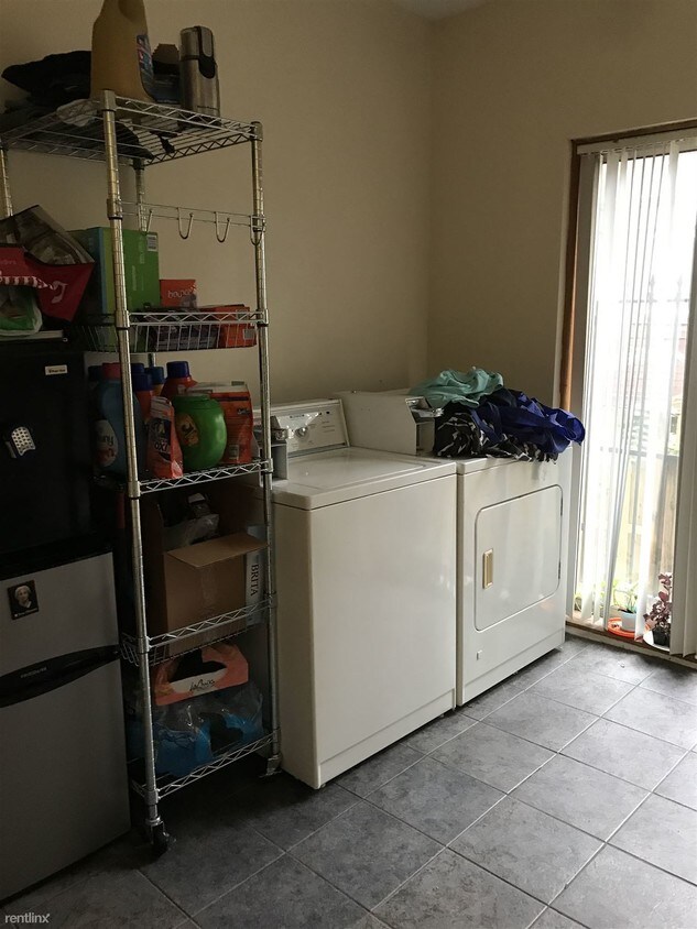 Foto del edificio - 5 br, 2 bath Apartment - 3920 Pine St