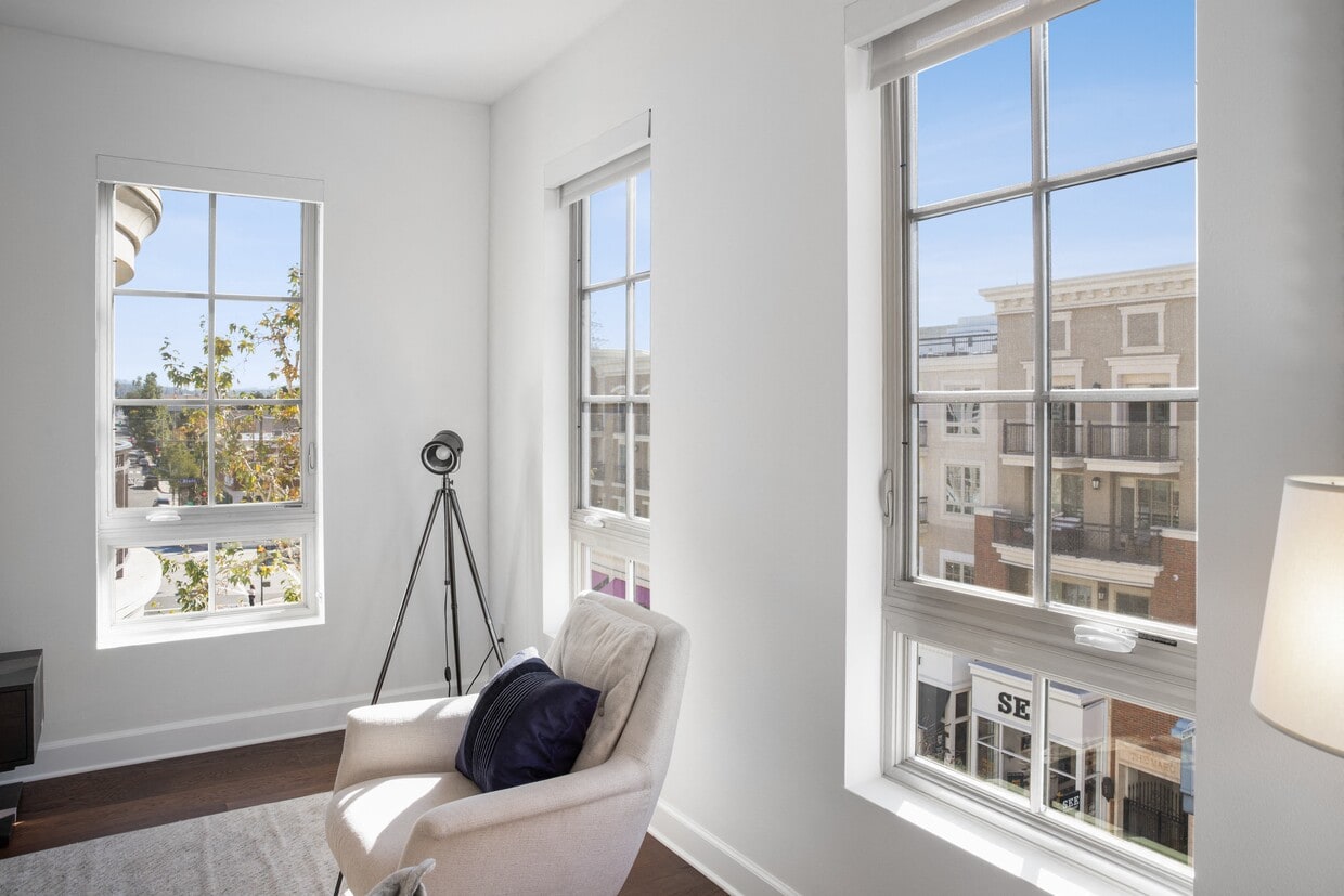 The Americana at Brand Luxury Apartments - 889 Americana Way