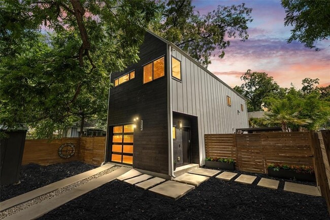 Building Photo - 2214 Garden St