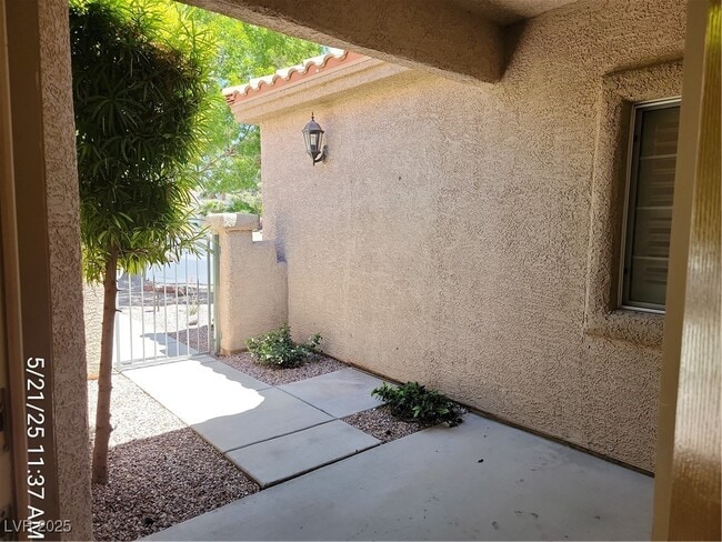 Building Photo - 8031 Lottie Ave