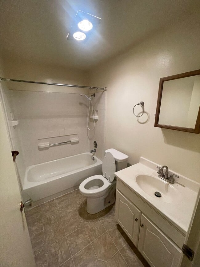 Foto del edificio - Large 2 Bedroom over looking the Golf Course!