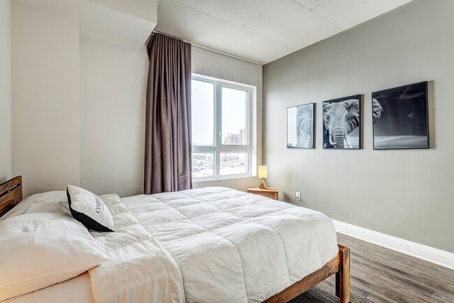 Building Photo - 3075 Promenade du Quartier-Saint-Martin