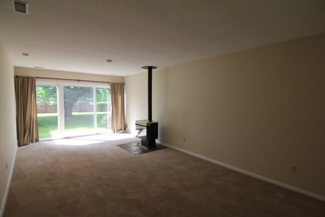 Foto del edificio - 1220 Village Rd