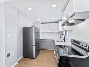 Building Photo - 326 Driscoll Ave