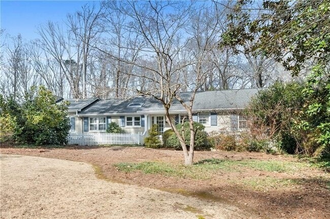 Building Photo - 1000 Carter Dr NE