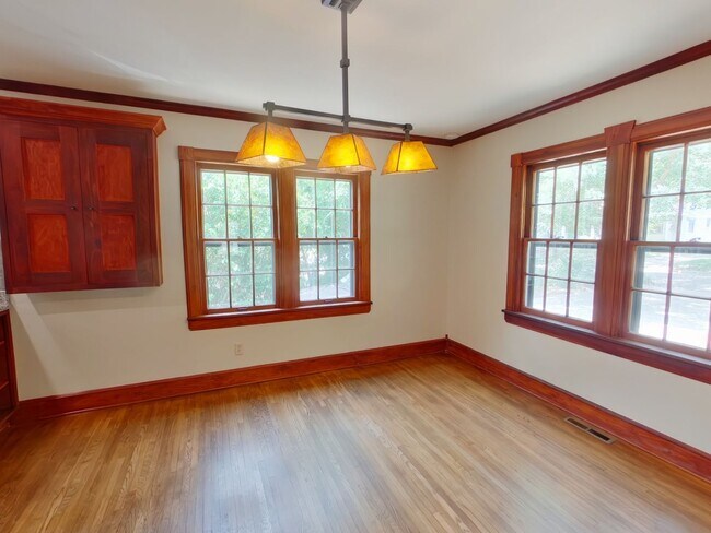 Foto del edificio - 3431 E Pine St