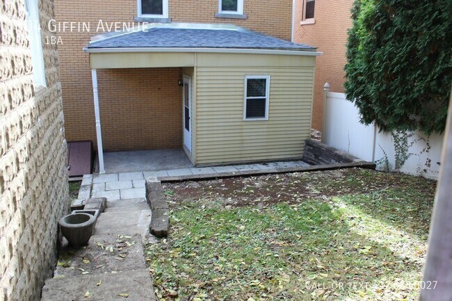 Foto del edificio - 4 Bedroom 1 Bath Newly Renovated!
