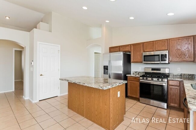 Building Photo - 554 S Sunny Rock Dr
