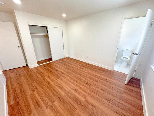 Foto del edificio - 4802 Daisy St