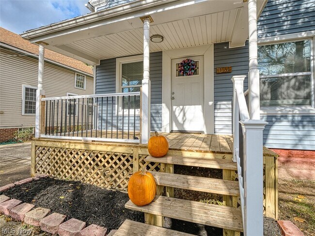 Building Photo - 3116 Searsdale Ave