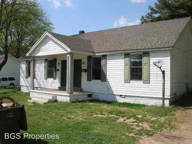 Primary Photo - 112 E College St