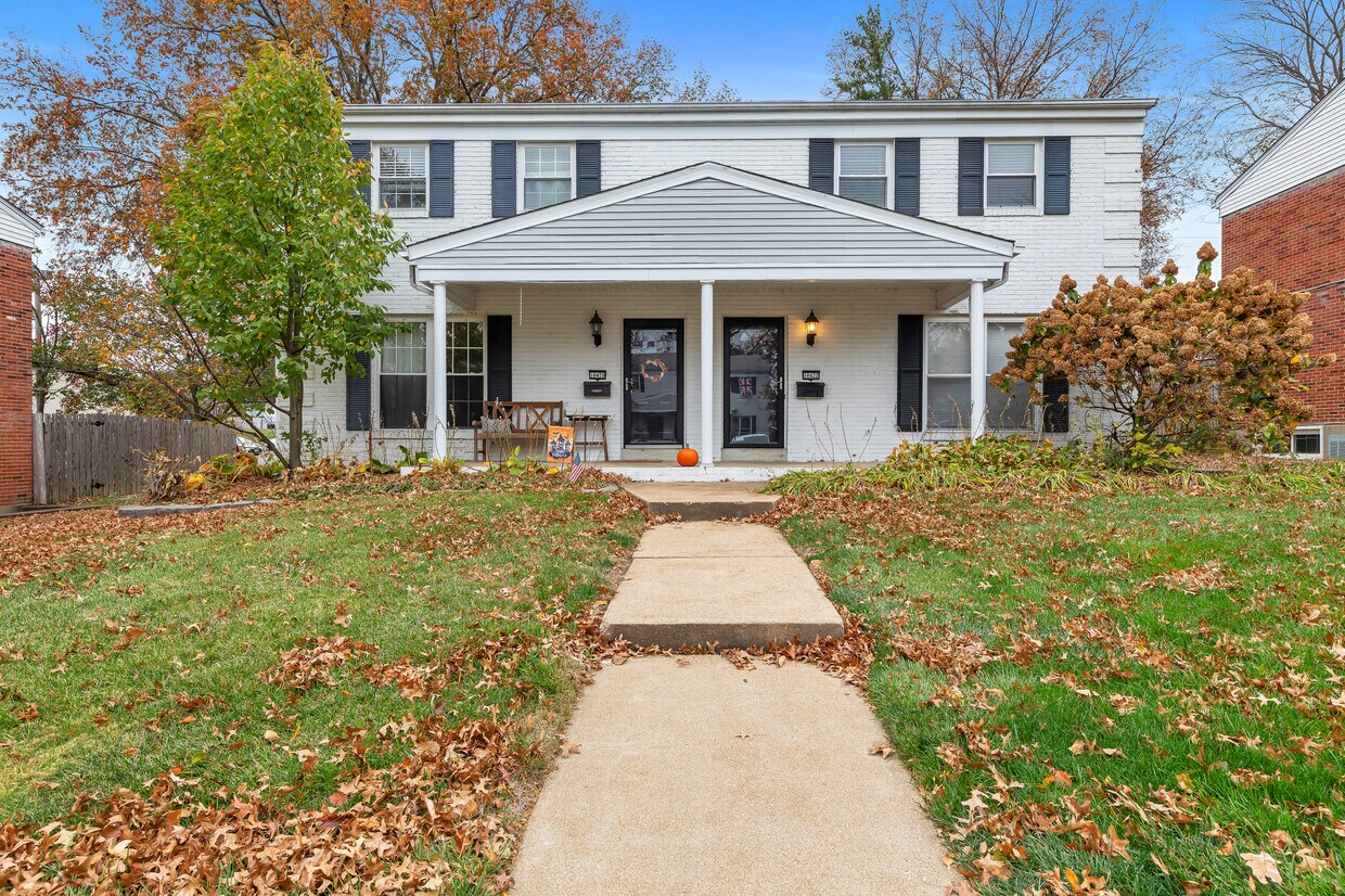 10422 Willowdale Dr, Saint Louis, MO 63146 Townhome Rentals in Saint