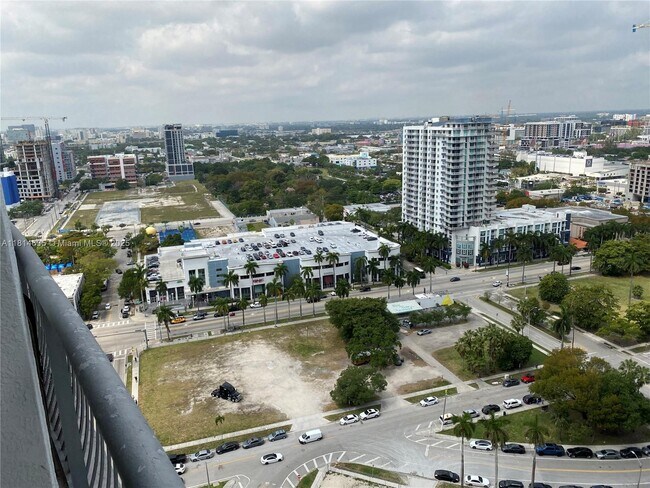 Foto del edificio - 1750 N Bayshore Dr