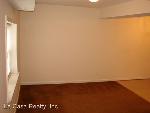 Building Photo - 300 Fox Chase