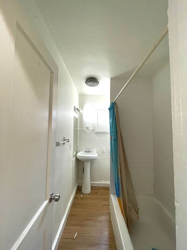Foto del edificio - Cedar Crest Home 2 Bed, 1 Bath with Studio...