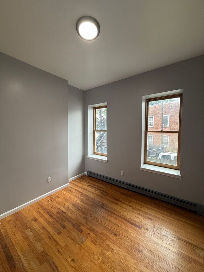 Foto del edificio - 241 Third St.