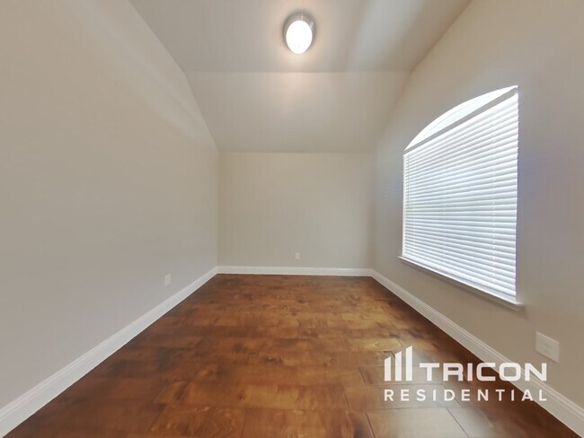 Building Photo - 3600 Meadowtrail Ln