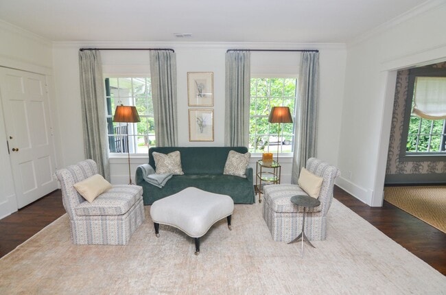 Building Photo - English Cottage in the heart of Belle Meade