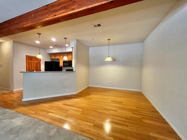 Foto del edificio - 5220 Boardwalk Dr