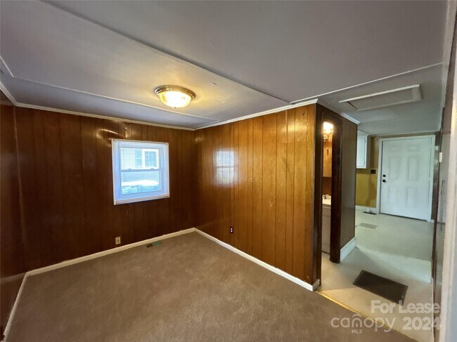 Building Photo - 3131 Seymour Dr
