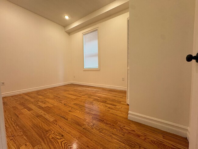 373 Danforth 101 - 369 Danforth Ave