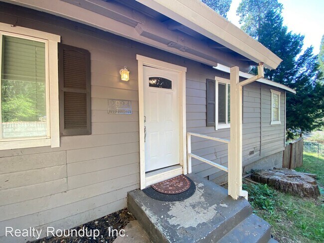 Building Photo - 2 br, 1.5 bath House - 2934 Alder Dr