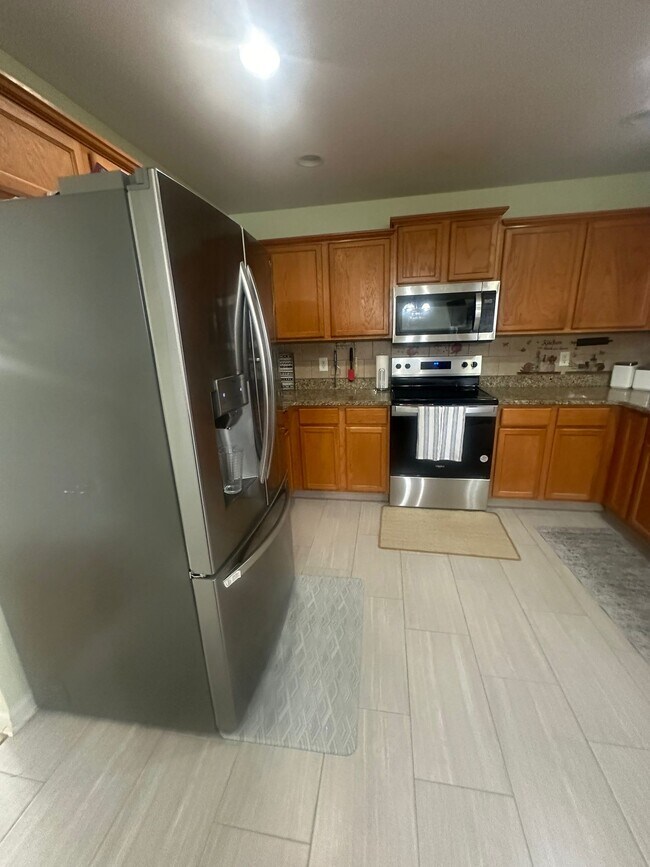 Building Photo - 4 Captains Ct