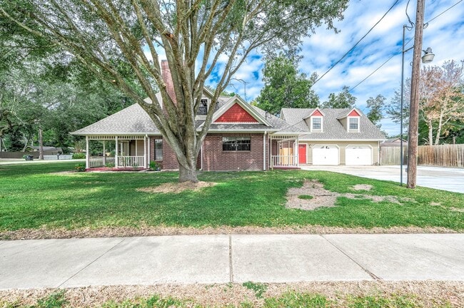 Building Photo - 2245 N Austin Ave