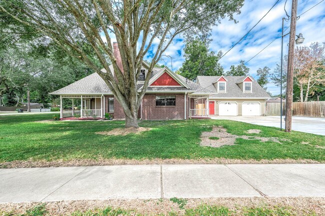 Foto del edificio - 2245 N Austin Ave