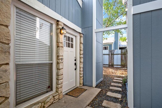 Building Photo - 6203 Okner Ln