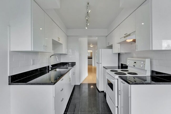 Building Photo - The Twelve81